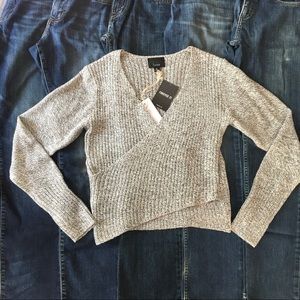 NWT FOREVER 21 cropped sweater cream/black size M